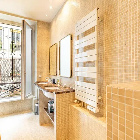 Elegant Pres Des Galeries Lafayette * Париж