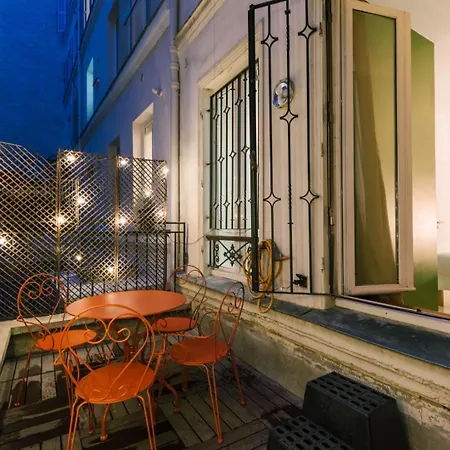 Elegant Pres Des Galeries Lafayette Париж